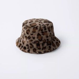 Zara Leopard faux fur Bucket Hat